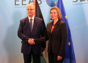 الحمد الله يبحث مع موغريني اتخاذ خطوات عملية لدعم حل الدولتين وإلزام اسرائيل بوقف انتهاكاتها