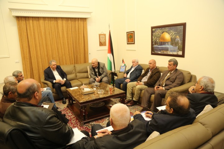 السفير دبور يلتقي لجنة التعبئة والتنظيم وقيادة حركة فتح في بيروت