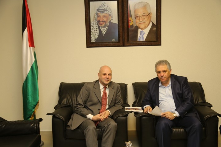 دبور يستقبل المدير العام لوكالة الاونروا في لبنان