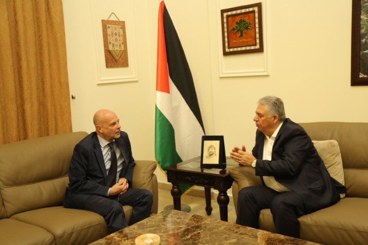 السفير دبور يلتقي المدير العام للانروا في لبنان