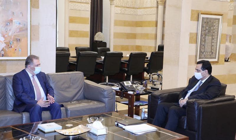 رئيس الوزراء اللبناني يستقبل السفير اشرف دبور