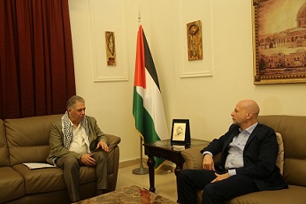 السفير دبور يلتقي مدير الاونروا في لبنان