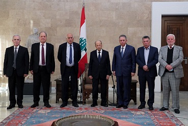 الرئيس اللبناني يلتقي وفداً من حركة فتح برئاسة جبريل الرجوب