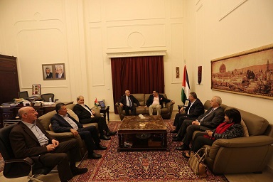 الرجوب يلتقي السفير المصري في لبنان