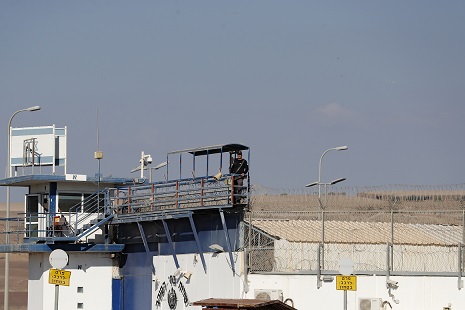 لليوم الـ29: الأسرى يواصلون خطوات "العصيان" ضد إدارة سجون الاحتلال