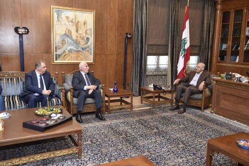 الاحمد يلتقي رئيس مجلس النواب اللبناني نبيه بري