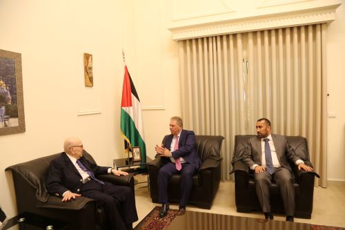 دبور يلتقي الامين العام المساعد لجامعة الدول العربية السفير عبد الرحمن الصلح