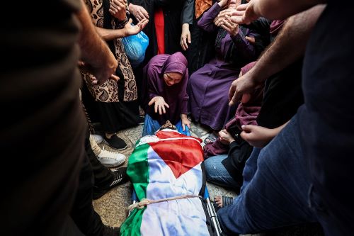 تواصل انتهاكات الاحتلال: شهيد وإصابات واعتقالات وهدم مدرسة واعتداءات للمستوطنين