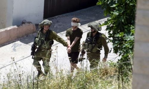 قوات الاحتلال تعتقل مواطنين شرق القدس المحتلة