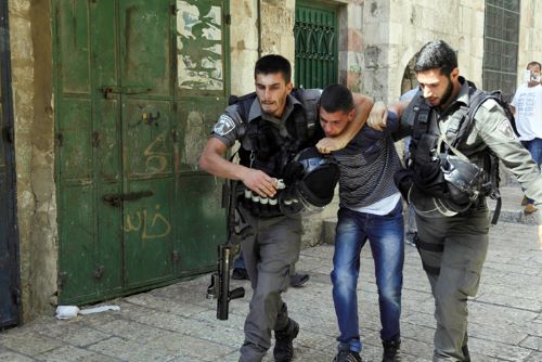 الاحتلال يعتقل 18 مواطنا من الضفة