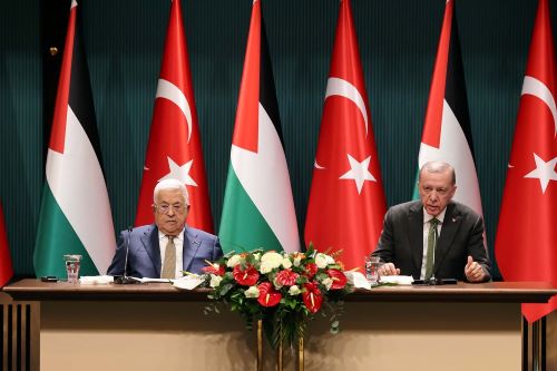 الرئيس خلال مؤتمر صحفي مشترك مع نظيره التركي: الأمن والسلام يتحققان من خلال إنهاء الاحتلال الإسرائيل