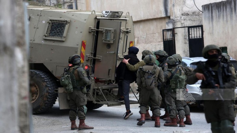 الاحتلال يعتقل 37 مواطنا من الضفة بينهم 4 نساء