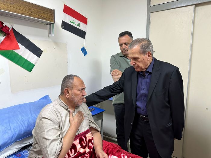 أبو ردينة يعود جرحى قطاع غزة في المستشفيات العراقية